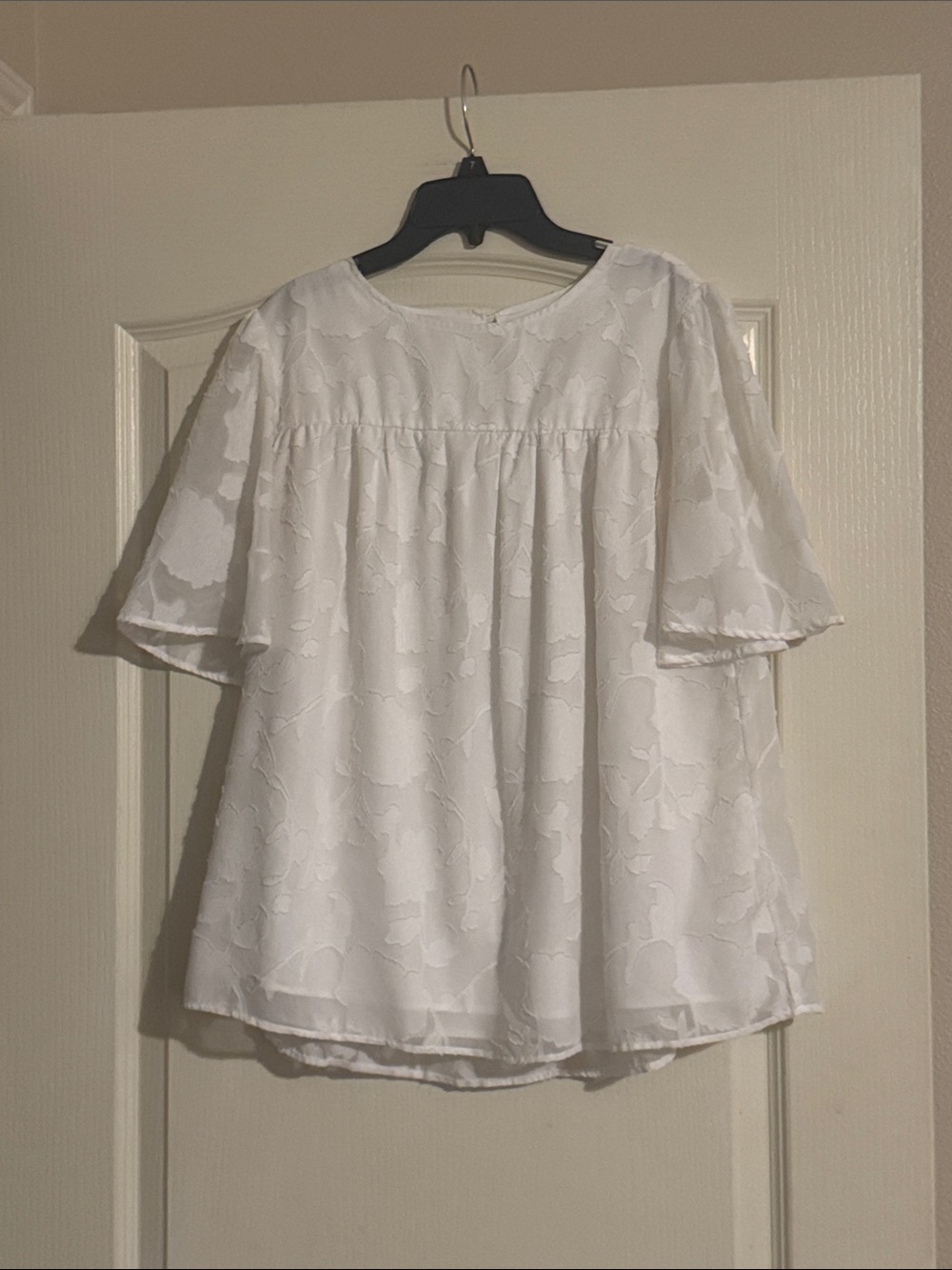 Amazon White Floral Jacquard Short-Sleeve Blouse